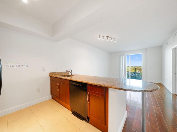 7280 SW 90th St, Unit 605, Miami, FL 33156