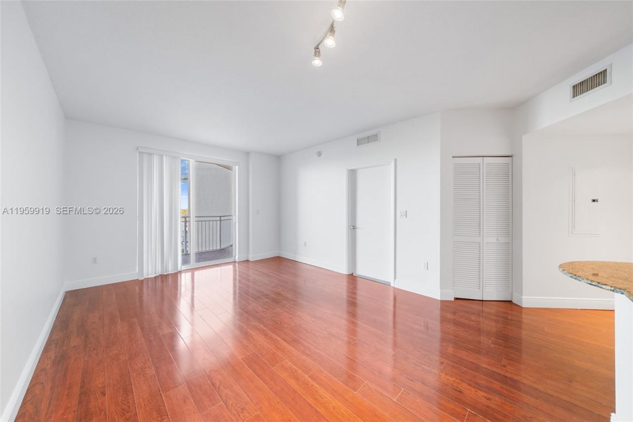 7280 SW 90th St, Unit 605, Miami, FL 33156 Photo