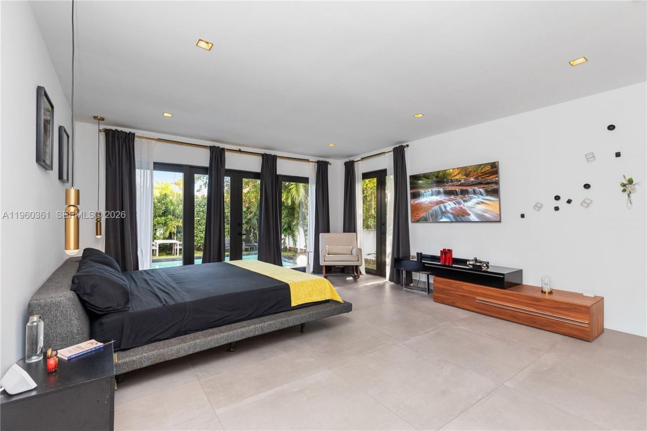 63 SW 31st Rd, Miami, FL 33129 Photo