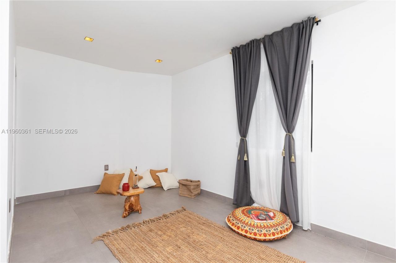 63 SW 31st Rd, Miami, FL 33129 Photo