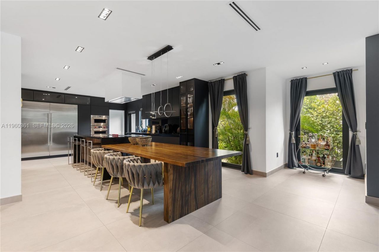 63 SW 31st Rd, Miami, FL 33129 Photo