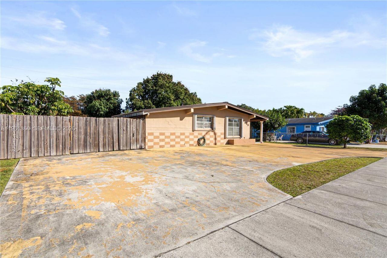 11535 Lincoln Blvd , Miami, FL 33176 Photo