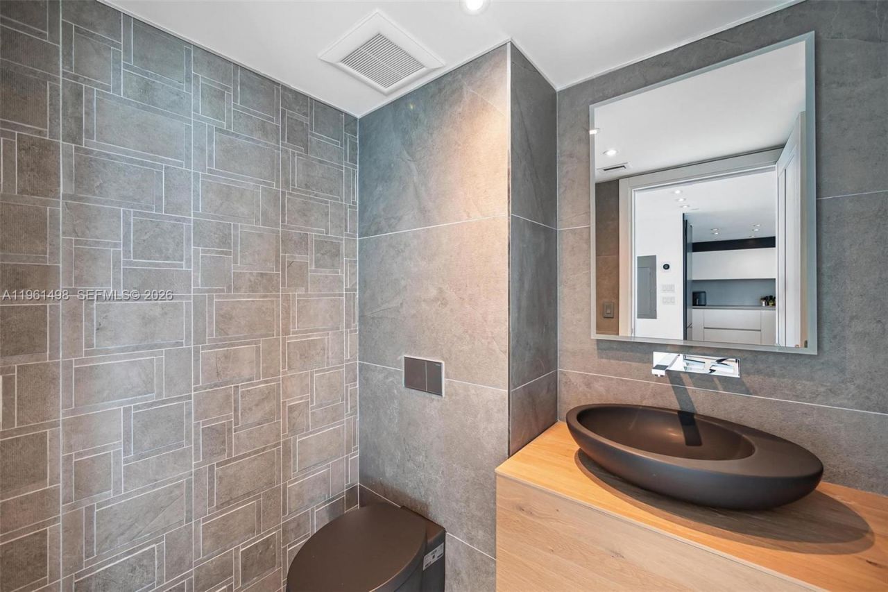 1331 Brickell Bay Dr , Unit BL-33, Miami, FL 33131 Photo