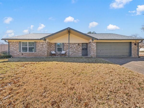 201 Westhill Drive , Hewitt, TX 76643