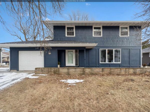 1828 Belmont Drive, Grinnell, IA 50112
