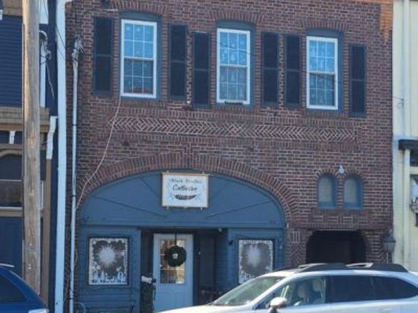 6 S MAIN STREET, WOODSTOWN, NJ 08098