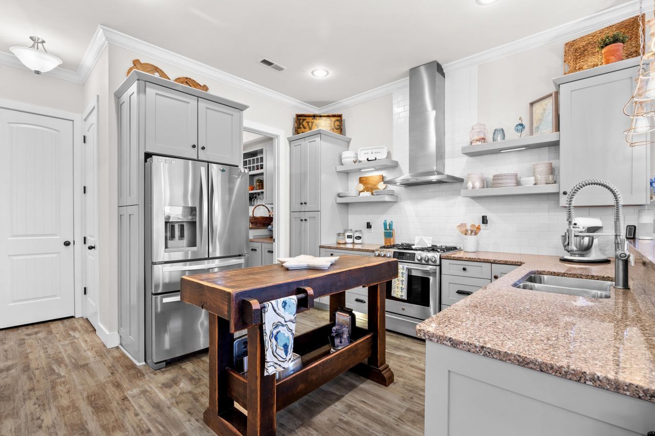 237 Outboard Dr. Photo 10