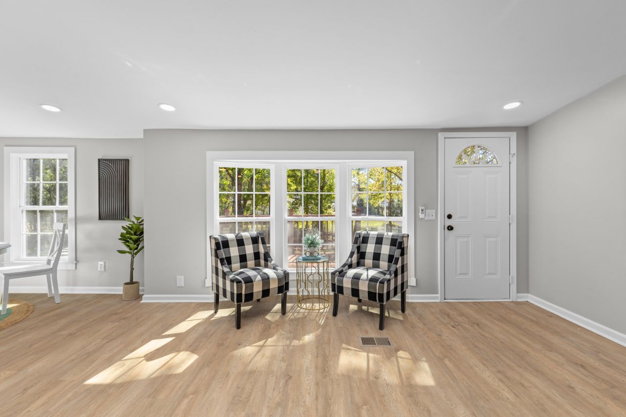 334 Glen Street Photo 5