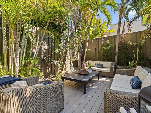 228 NE 16th Ter, Fort Lauderdale, FL 33301