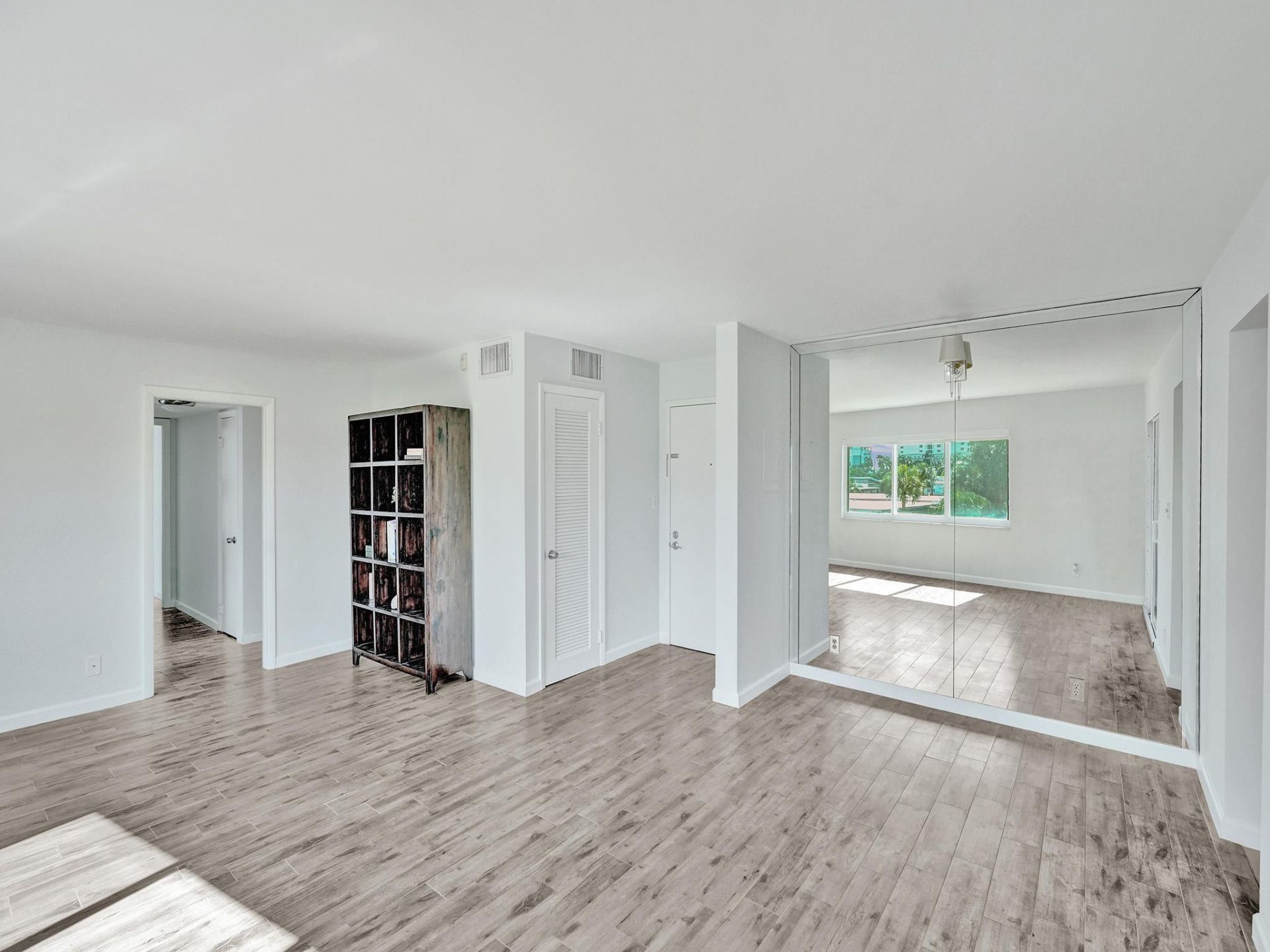 720 Bayshore Drive, Unit 302, Fort Lauderdale, FL 33304 Photo