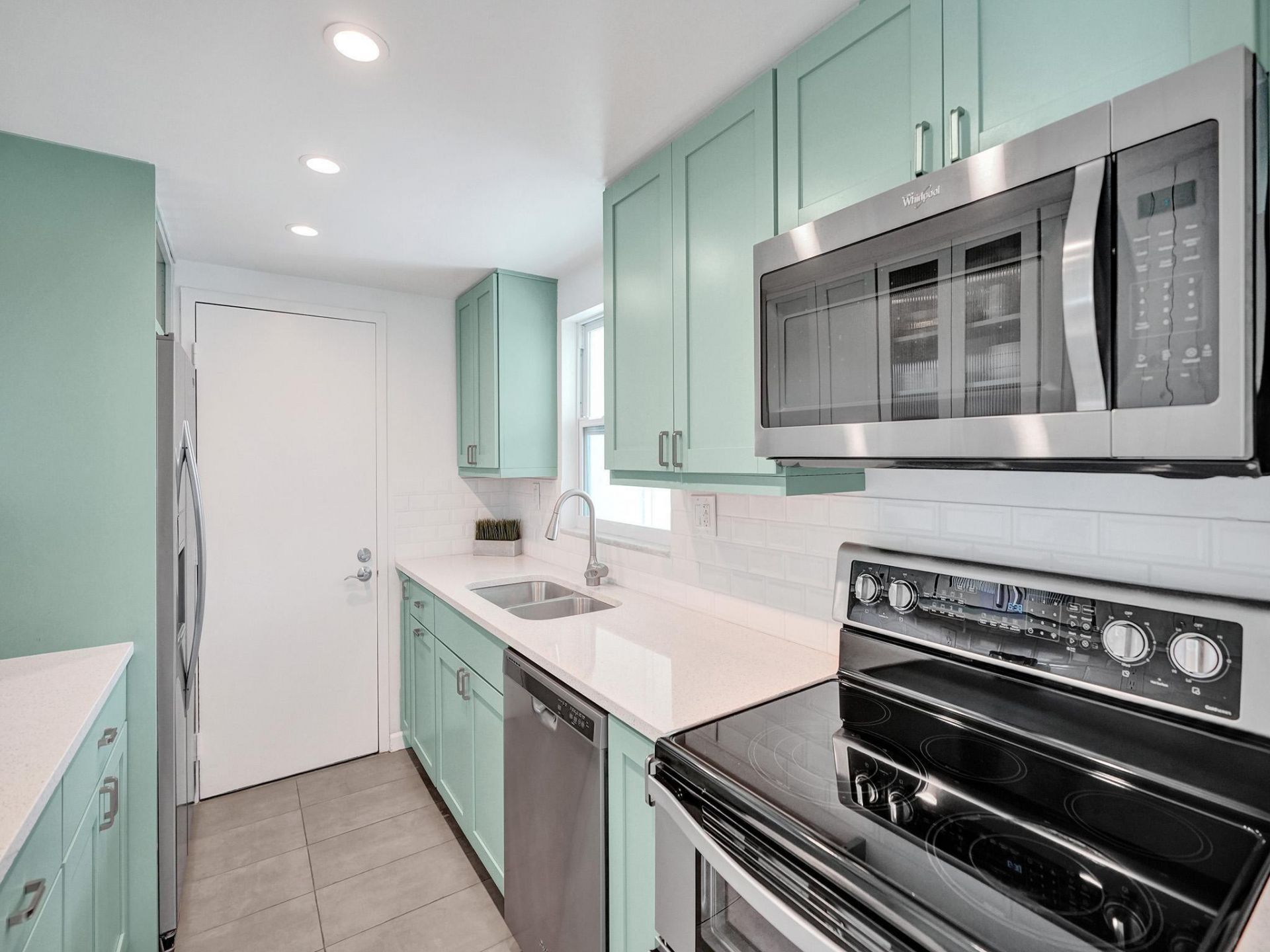 720 Bayshore Drive, Unit 302, Fort Lauderdale, FL 33304 Photo