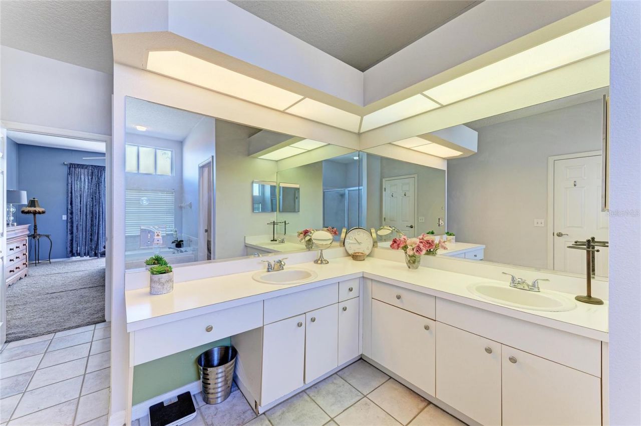 7122 42nd Court E, Sarasota, FL 34243 Photo