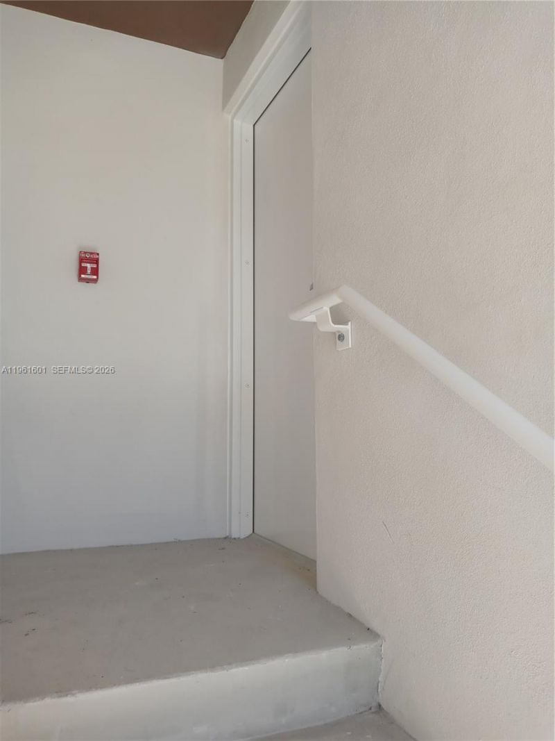 2555 NE 193rd St, Unit 2204, Miami, FL 33180 Photo