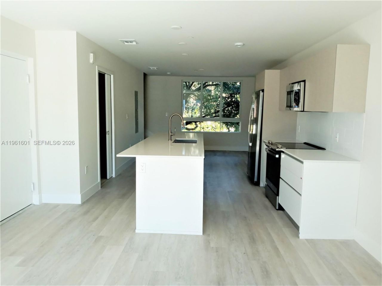 2555 NE 193rd St, Unit 2204, Miami, FL 33180 Photo