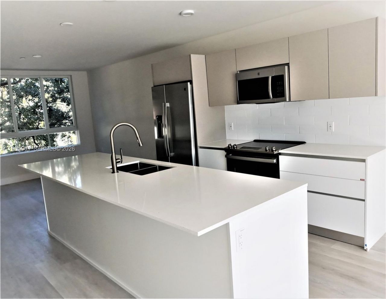 2555 NE 193rd St, Unit 2204, Miami, FL 33180 Photo