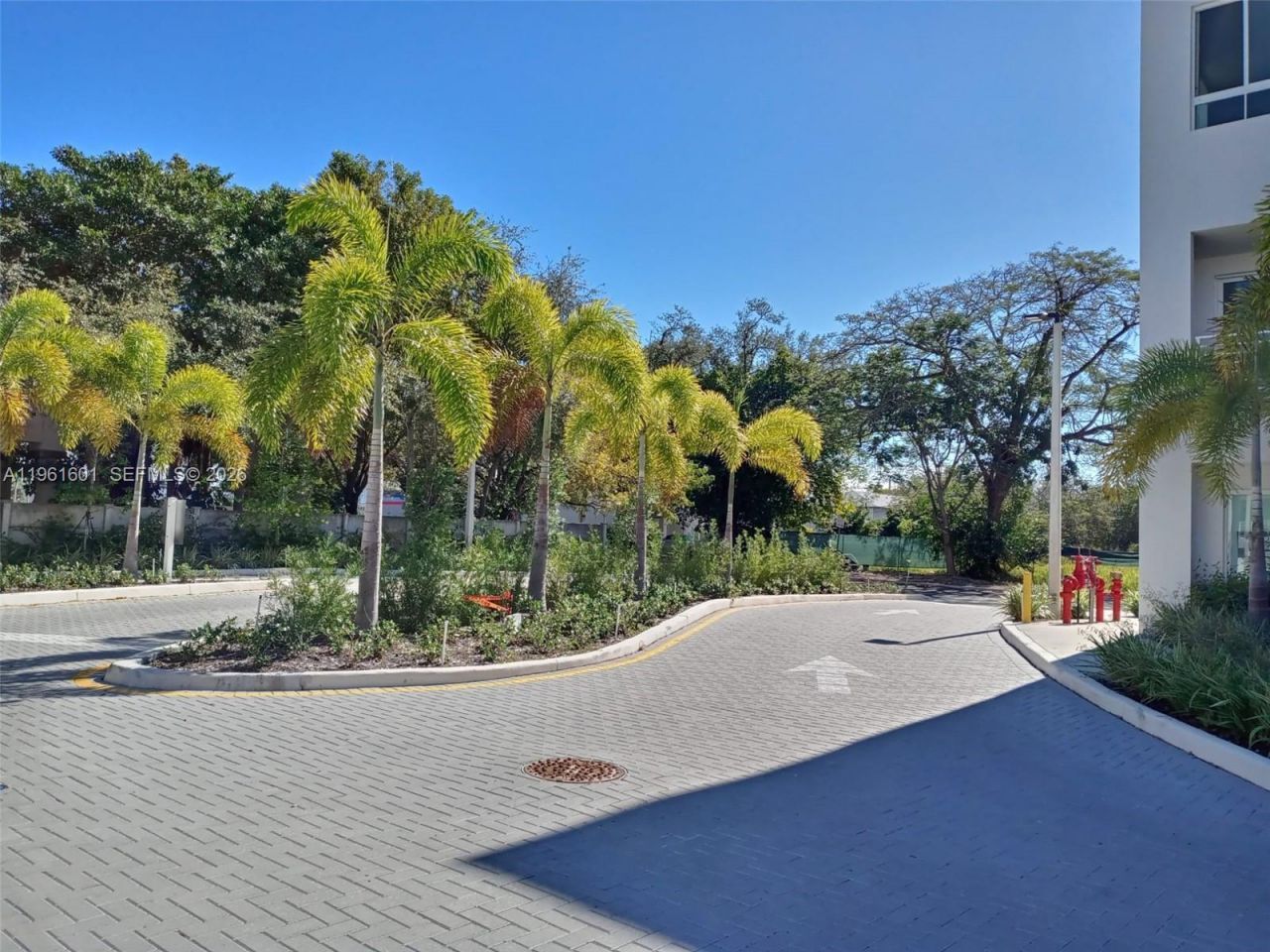 2555 NE 193rd St, Unit 2204, Miami, FL 33180 Photo