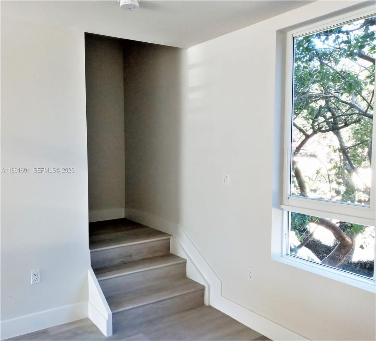 2555 NE 193rd St, Unit 2204, Miami, FL 33180 Photo