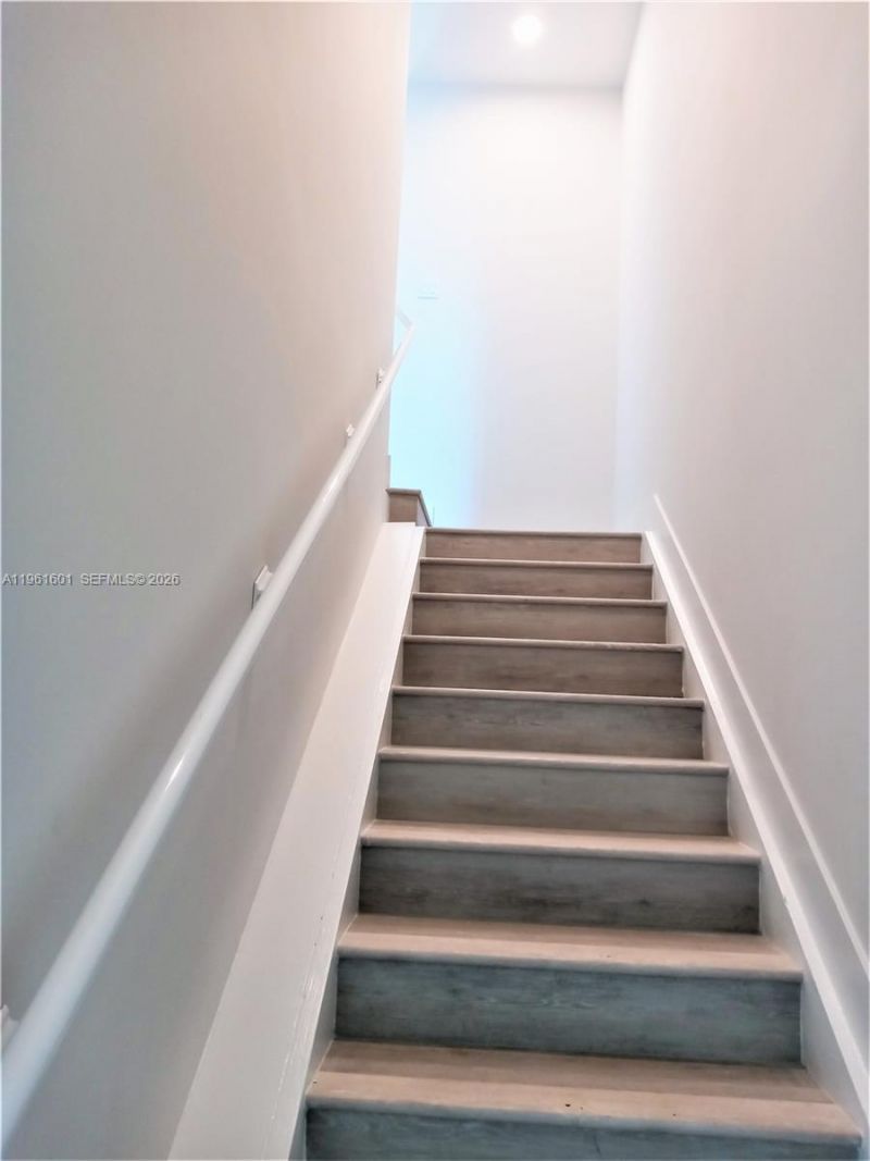 2555 NE 193rd St, Unit 2204, Miami, FL 33180 Photo