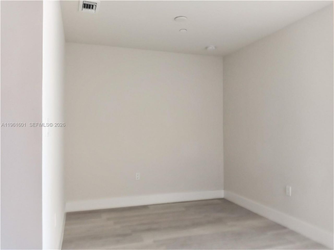 2555 NE 193rd St, Unit 2204, Miami, FL 33180 Photo