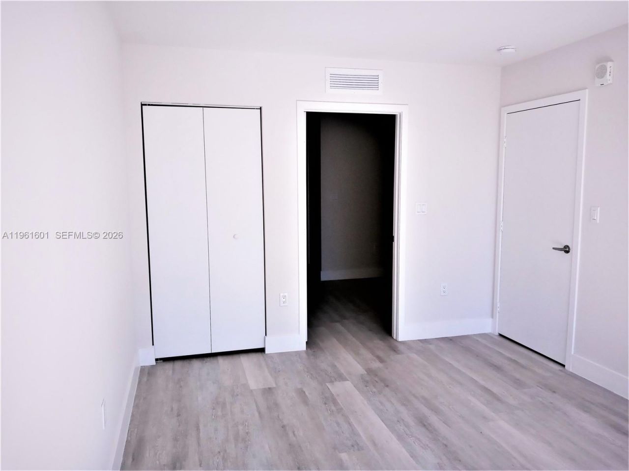 2555 NE 193rd St, Unit 2204, Miami, FL 33180 Photo