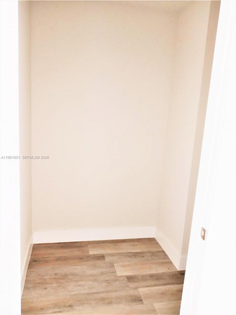 2555 NE 193rd St, Unit 2204, Miami, FL 33180 Photo