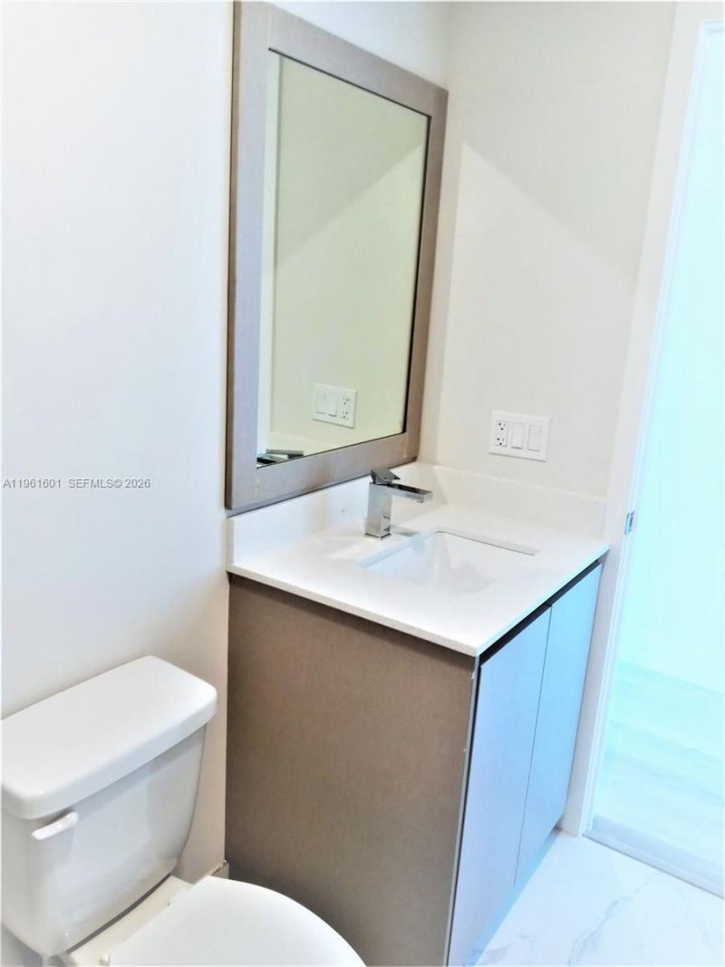 2555 NE 193rd St, Unit 2204, Miami, FL 33180 Photo