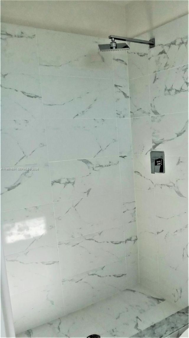 2555 NE 193rd St, Unit 2204, Miami, FL 33180 Photo