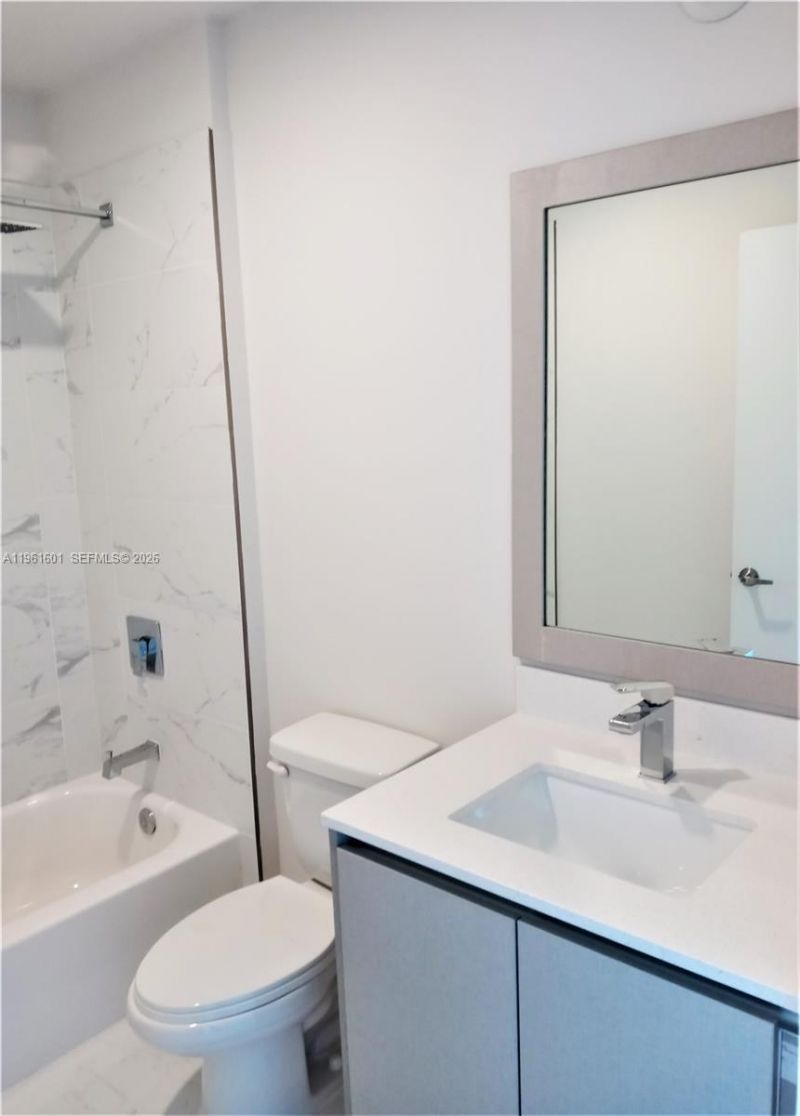 2555 NE 193rd St, Unit 2204, Miami, FL 33180 Photo