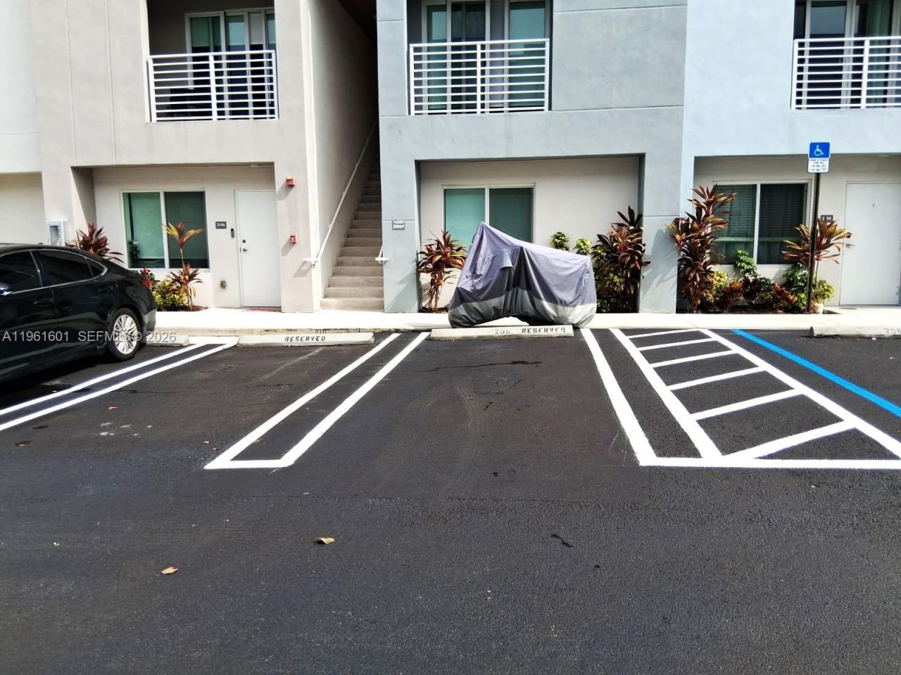 2555 NE 193rd St, Unit 2204, Miami, FL 33180 Photo