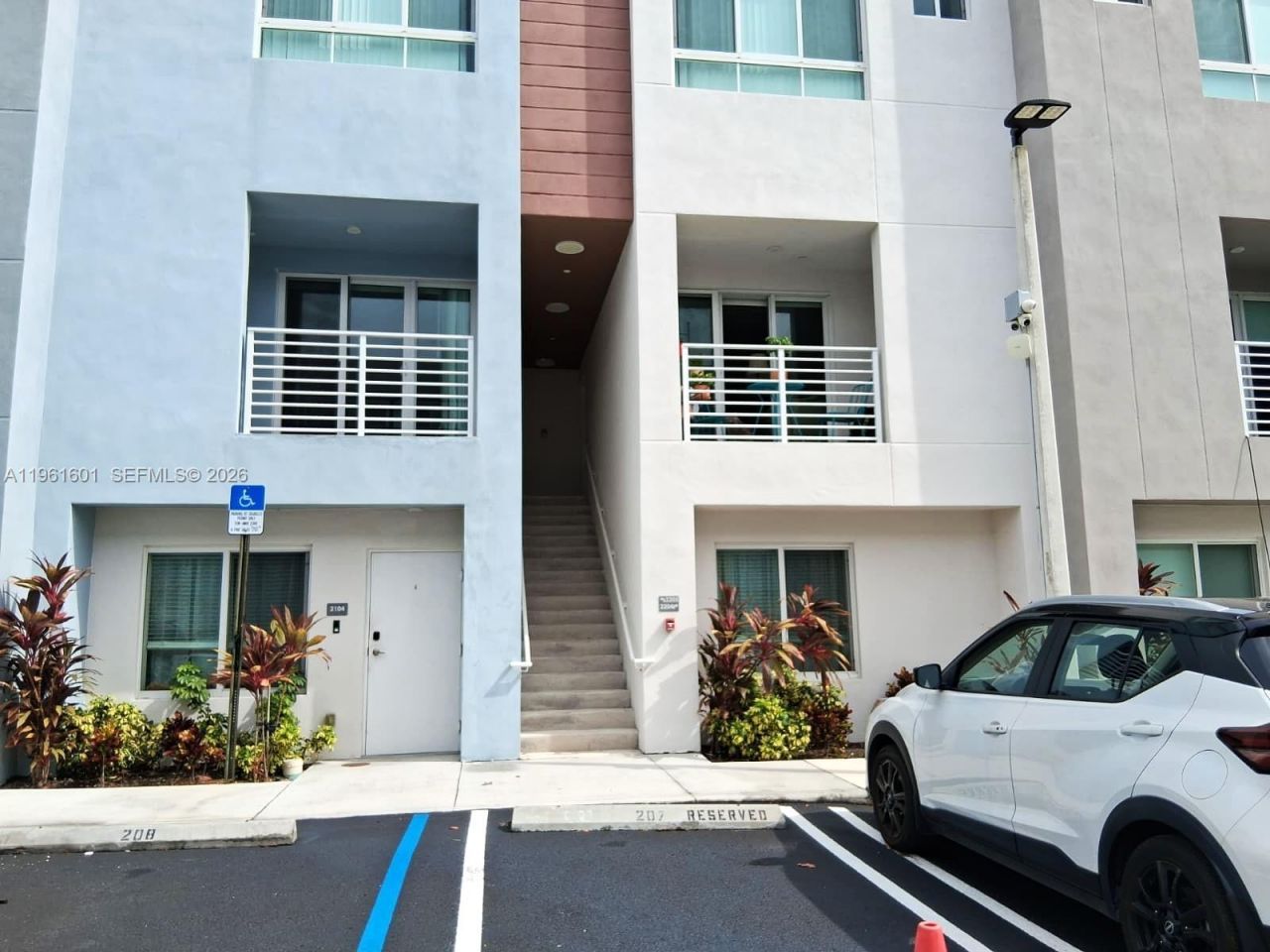 2555 NE 193rd St, Unit 2204, Miami, FL 33180 Photo