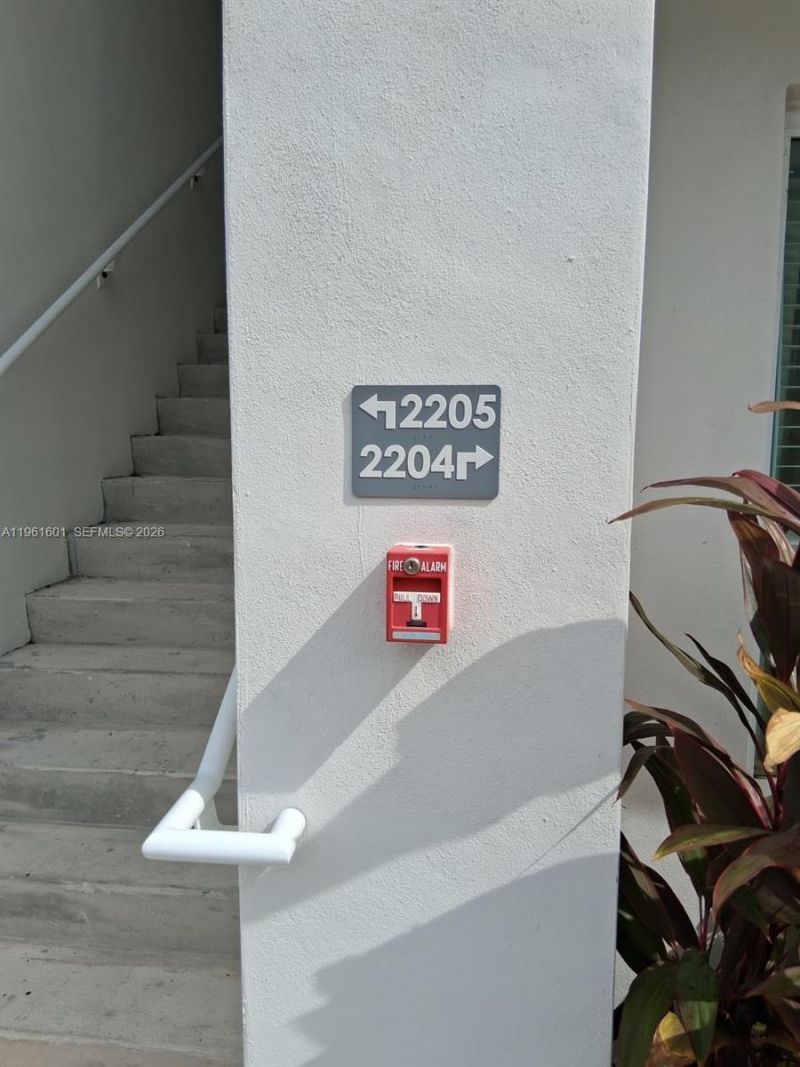2555 NE 193rd St, Unit 2204, Miami, FL 33180 Photo