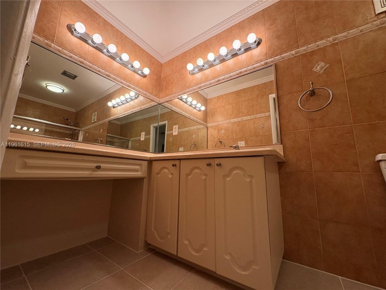 3855 Estepona Ave, Unit 10-D-1, Doral, FL 33178 Photo