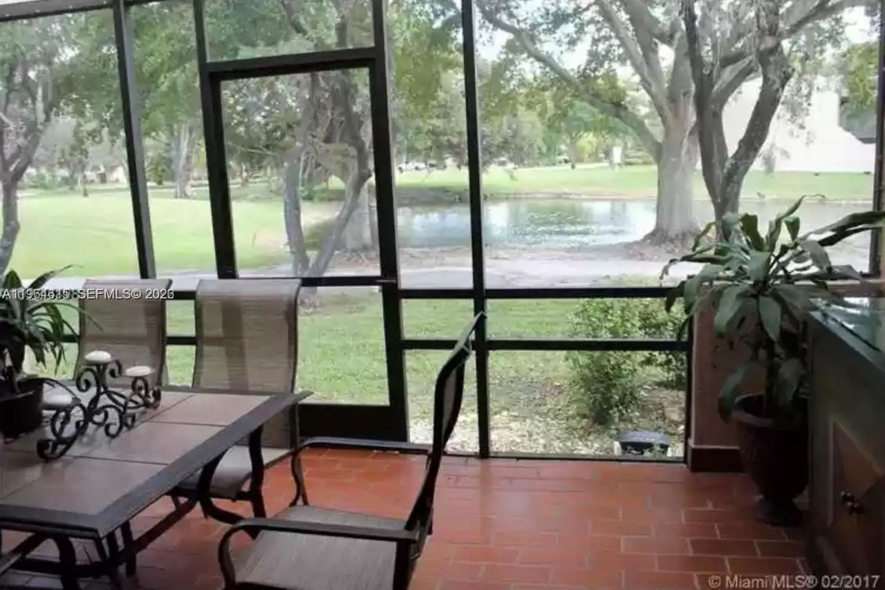 3855 Estepona Ave, Unit 10-D-1, Doral, FL 33178 Photo