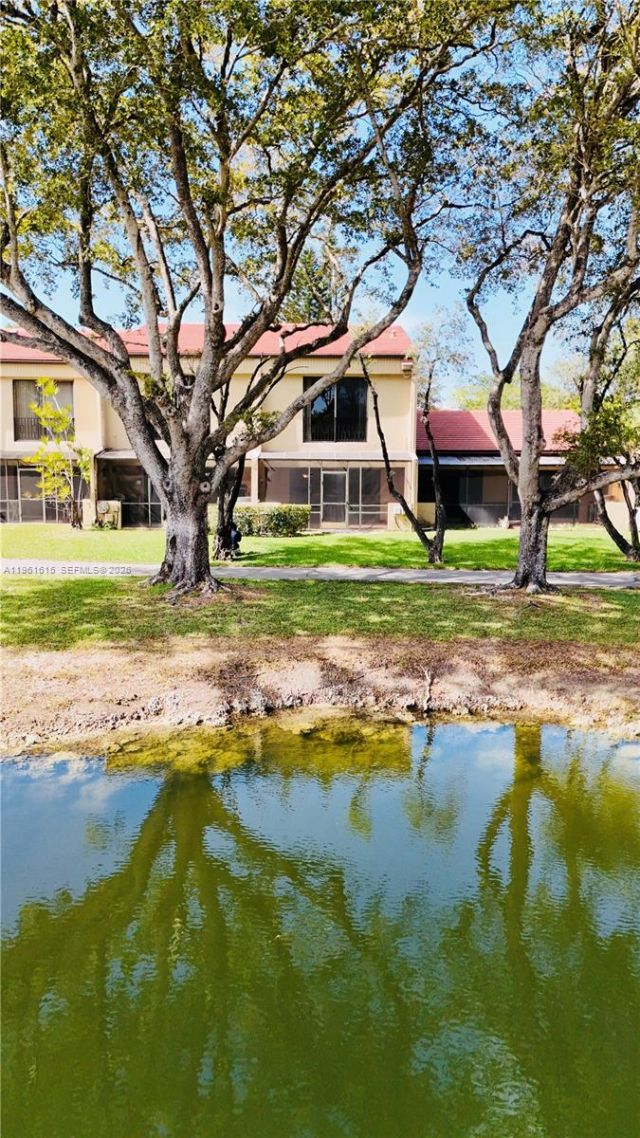 3855 Estepona Ave, Unit 10-D-1, Doral, FL 33178 Photo