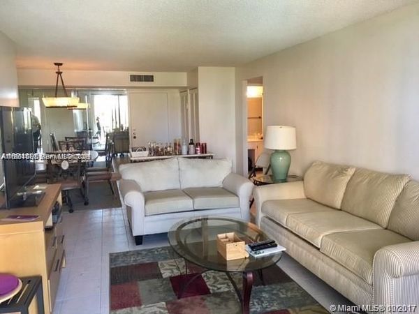 210 174th St , Unit 518, Sunny Isles Beach, FL 33160