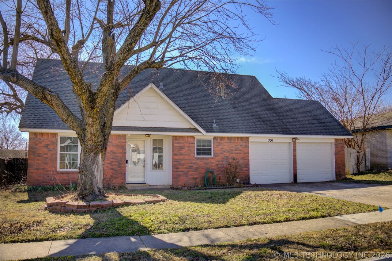 306 E 17th Street, Owasso, OK 74055 Main Photo