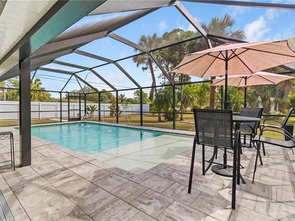 32 Lincoln AVE, LEHIGH ACRES, FL 33936