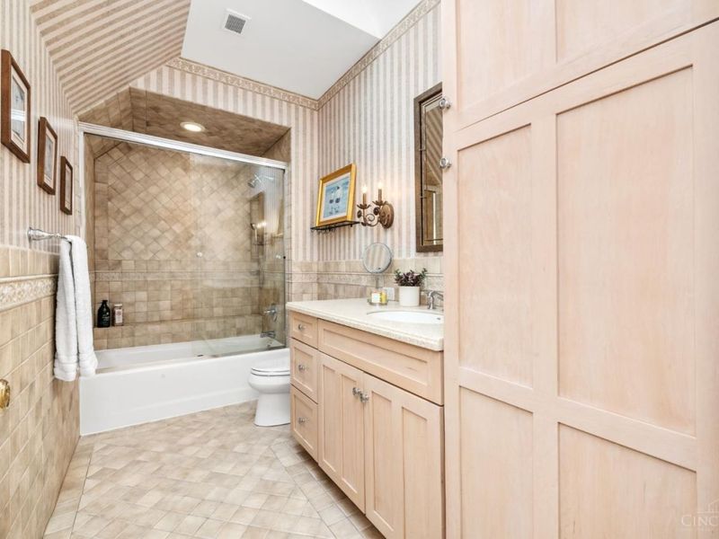 8500 Kugler Mill Road, Indian Hill, OH 45243 Photo 31