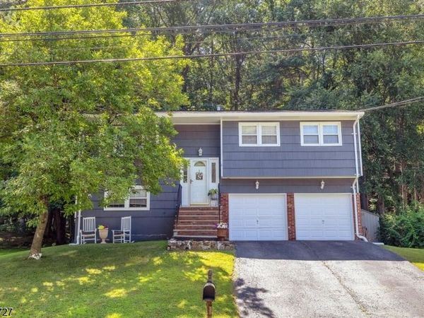 44 Deer Path Dr, Mount Olive, NJ 07836