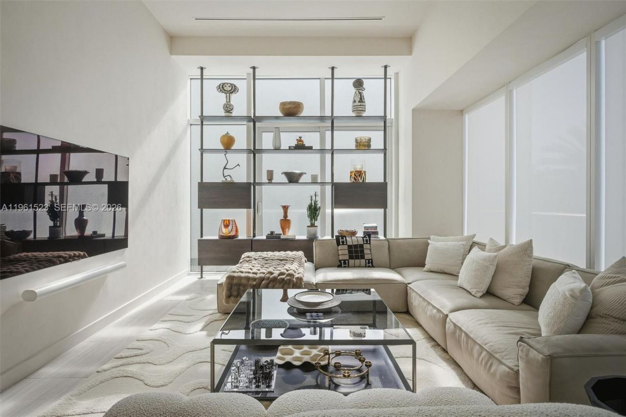 4701 N Meridian Ave, Unit 208, Miami Beach, FL 33140 Photo