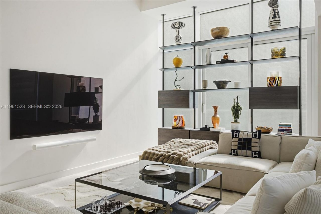 4701 N Meridian Ave, Unit 208, Miami Beach, FL 33140 Photo