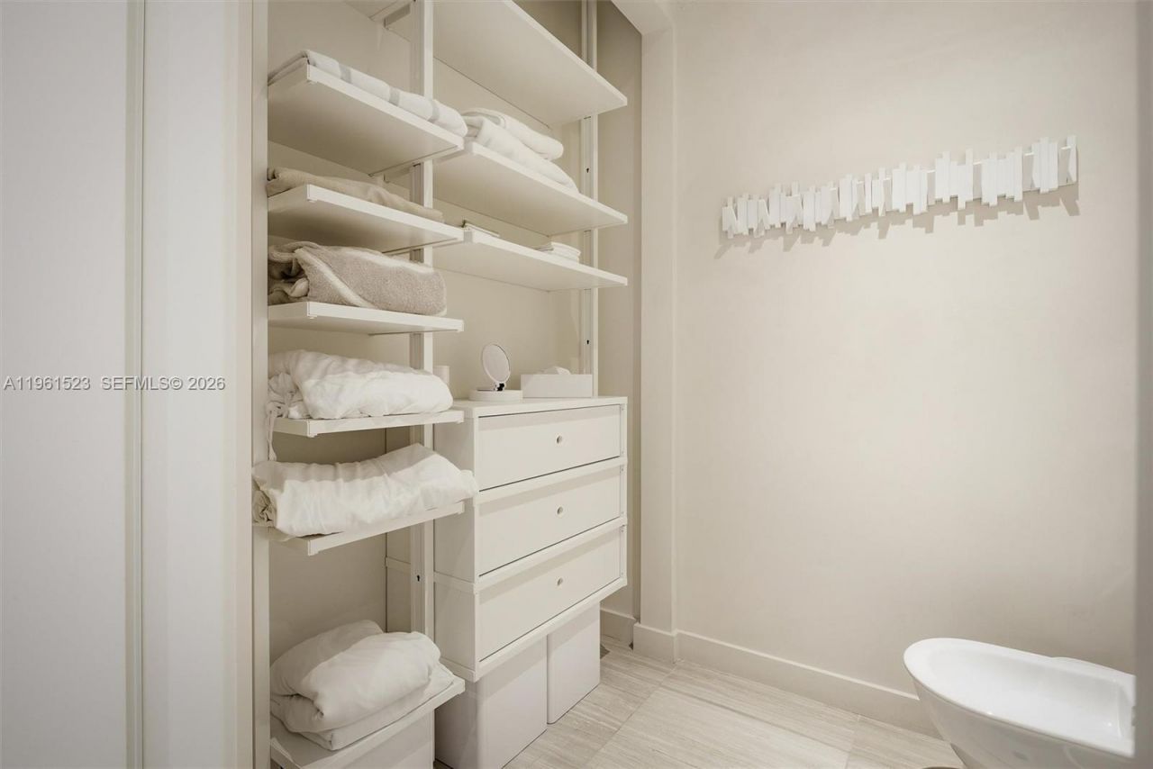 4701 N Meridian Ave, Unit 208, Miami Beach, FL 33140 Photo