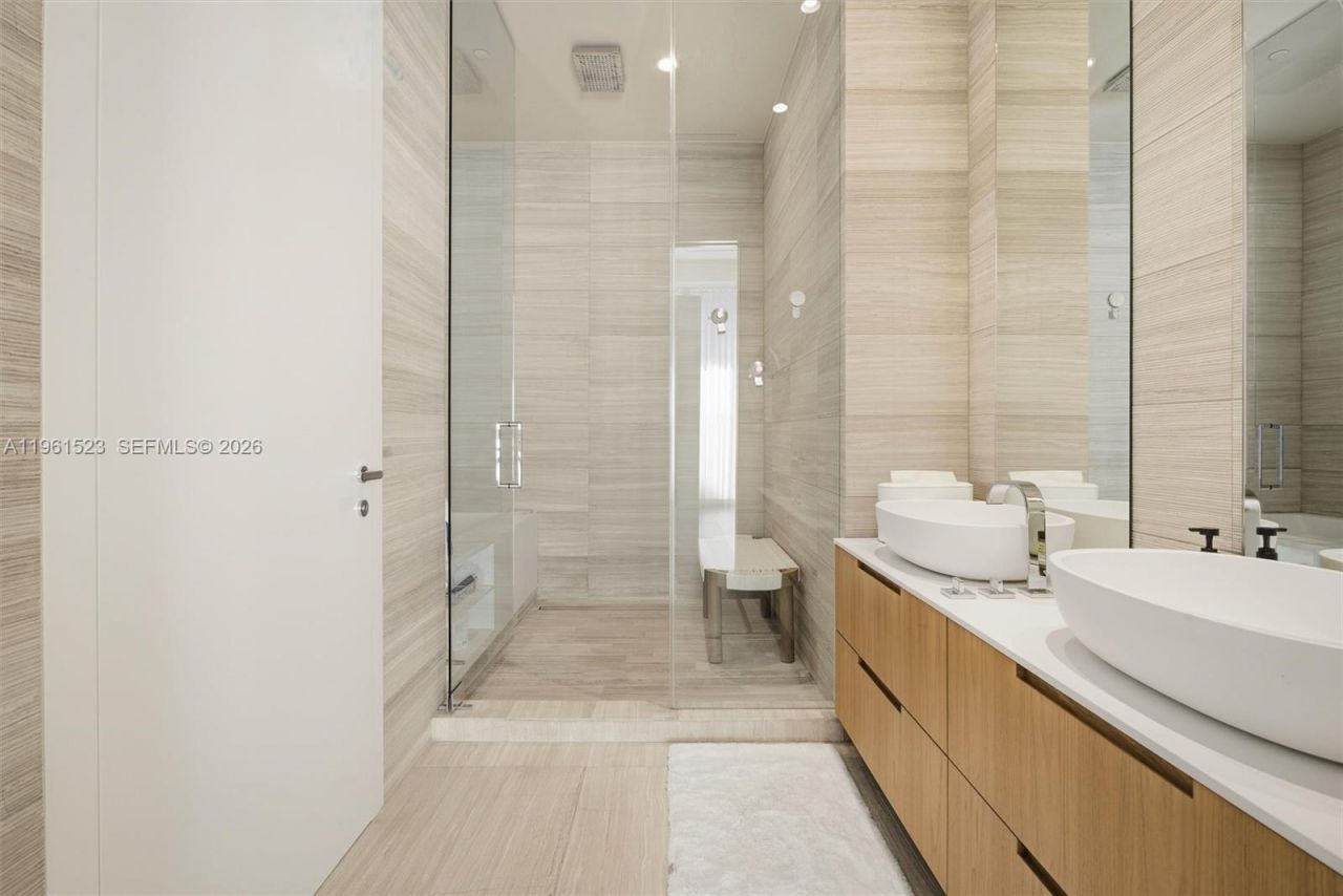 4701 N Meridian Ave, Unit 208, Miami Beach, FL 33140 Photo