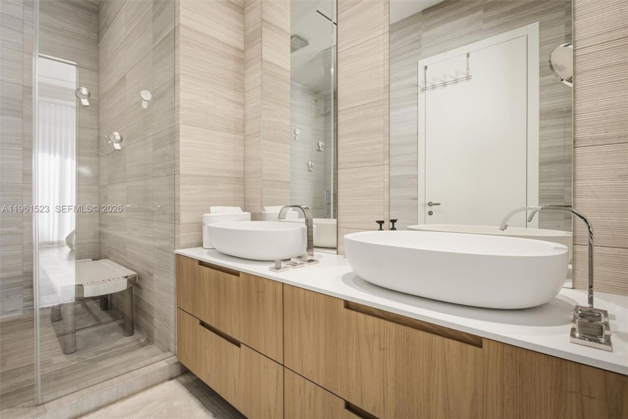 4701 N Meridian Ave, Unit 208, Miami Beach, FL 33140 Photo