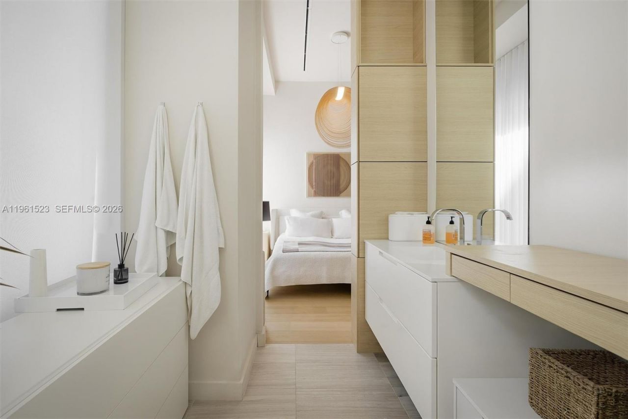 4701 N Meridian Ave, Unit 208, Miami Beach, FL 33140 Photo