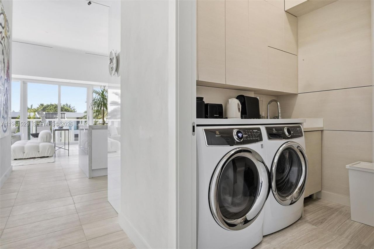 4701 N Meridian Ave, Unit 208, Miami Beach, FL 33140 Photo