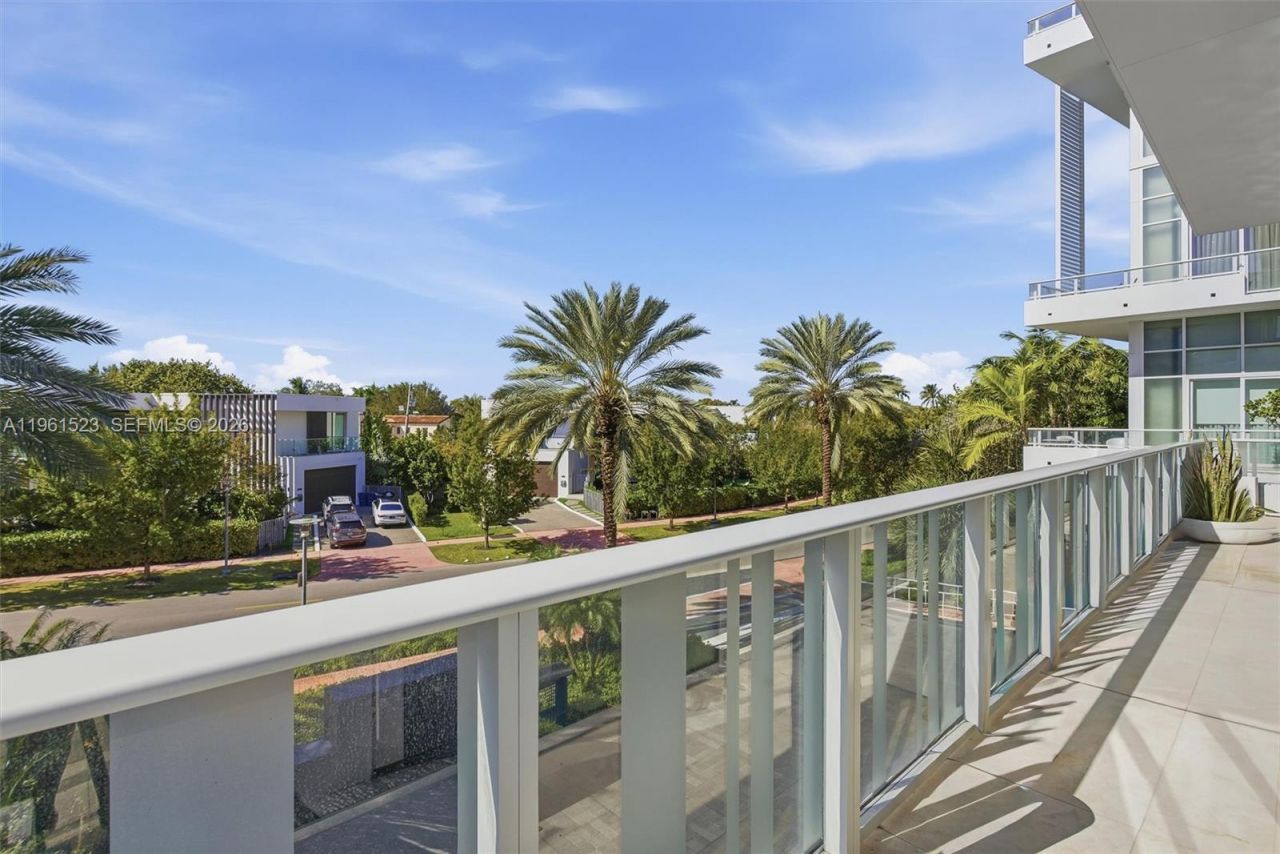 4701 N Meridian Ave, Unit 208, Miami Beach, FL 33140 Photo