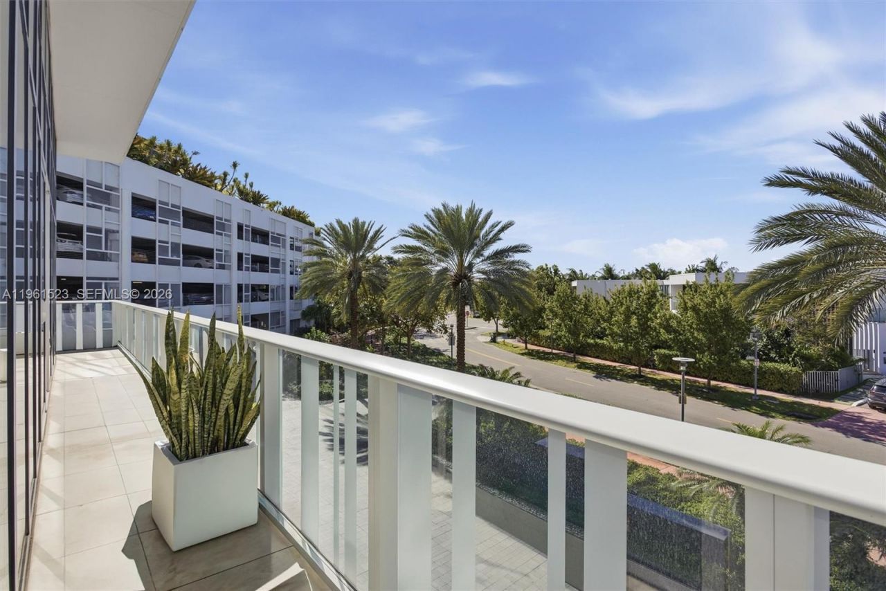 4701 N Meridian Ave, Unit 208, Miami Beach, FL 33140 Photo