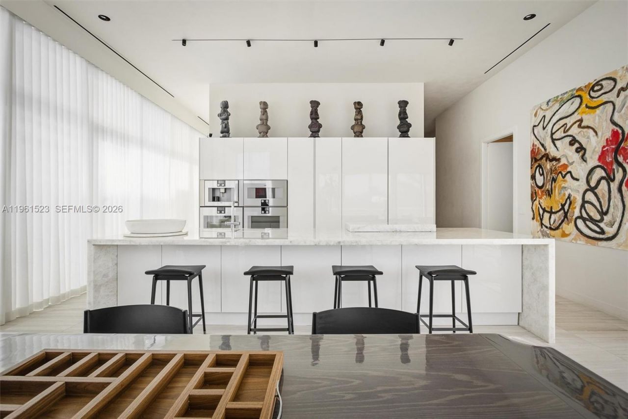 4701 N Meridian Ave, Unit 208, Miami Beach, FL 33140 Photo