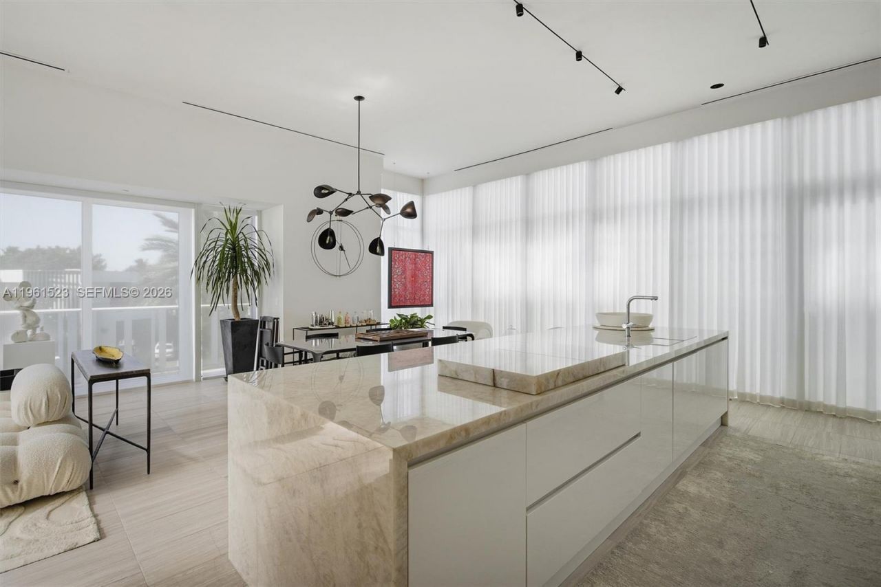 4701 N Meridian Ave, Unit 208, Miami Beach, FL 33140 Photo
